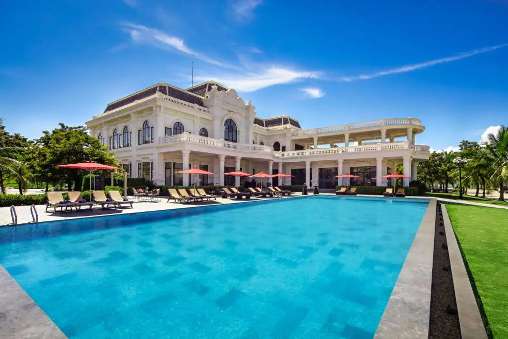 best hotels in halong bay